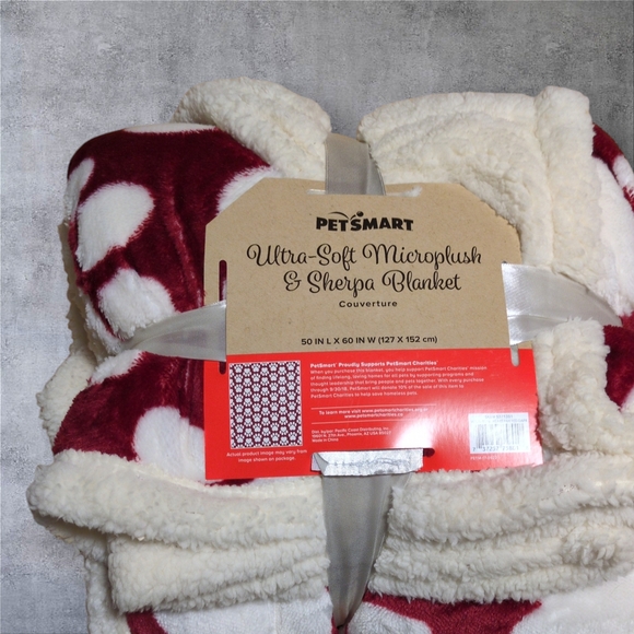 Petsmart Other - PetSmart Ultra-Soft Microplush & Sherpa Blanket - Red and White